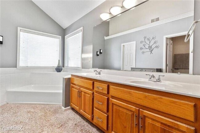 Building Photo - 4 br, 3.5 bath House - 11 Parker Confidential