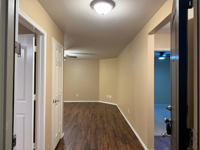 Foto del edificio - 9928 Southgate Dr