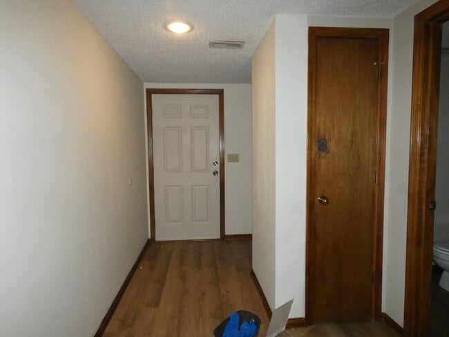 Building Photo - Beautiful Updated TownHome in Park Hill Sc...