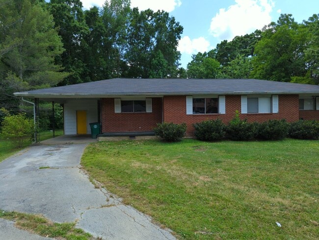 Building Photo - 1302 Ridgefield Cir