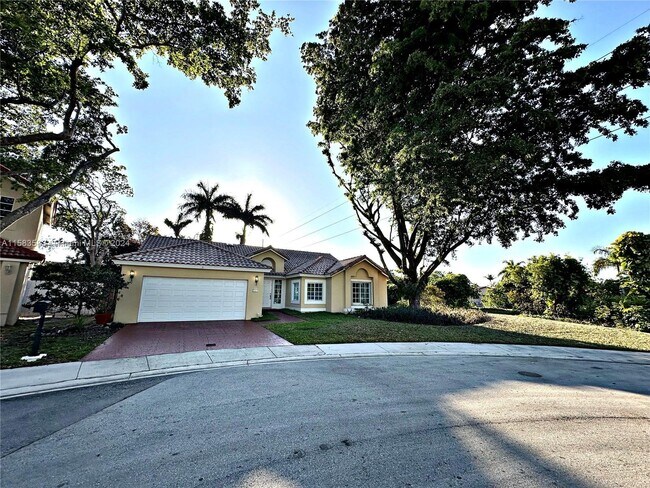 Building Photo - 1025 Spyglass