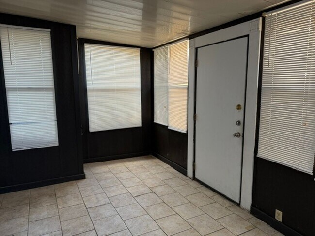 Foto del edificio - 842 N 62nd St
