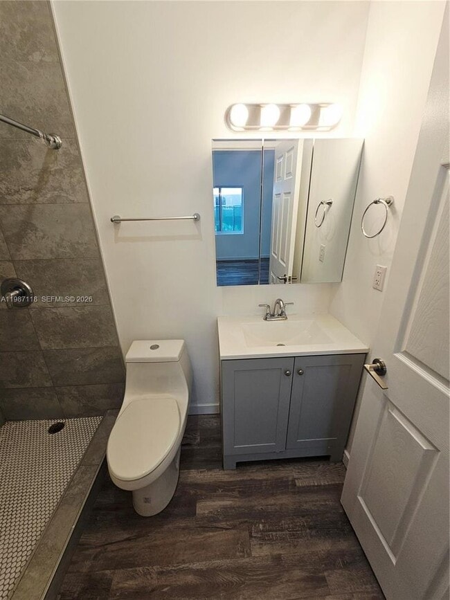 Foto del edificio - 127 NE 184th Terrace