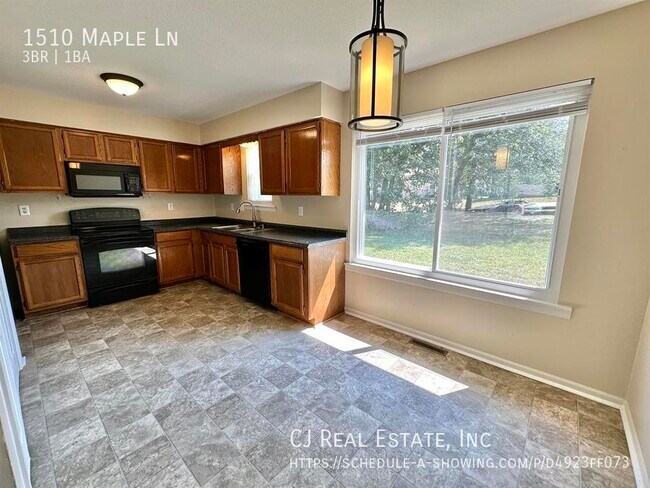 Building Photo - 1510 Maple Ln