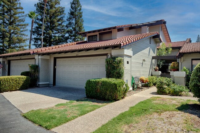 Building Photo - 4871 El Cid Dr