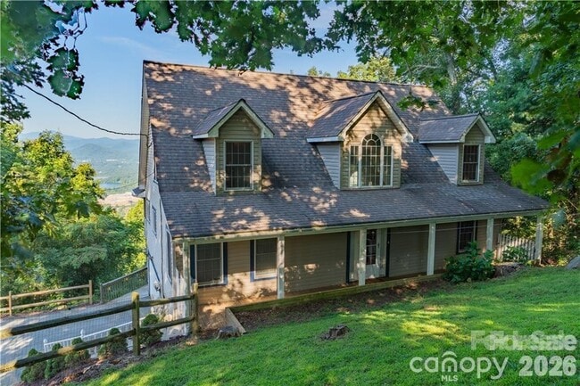 Building Photo - 40 Crestwood Dr