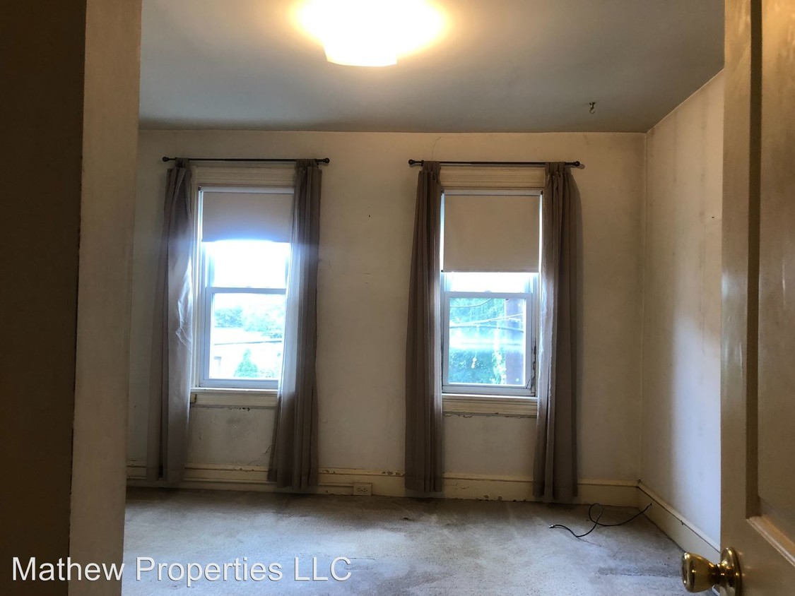 Building Photo - 3 br, 1 bath House - 612 W. Marion St.