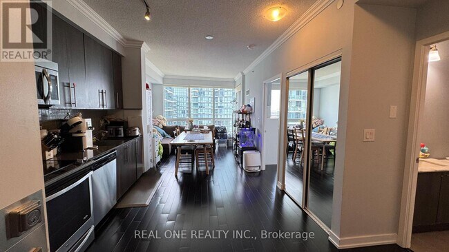 Building Photo - 510 Curran Place