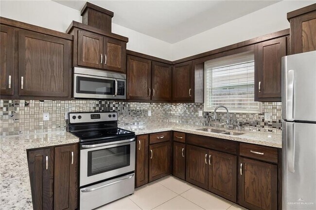 Foto del edificio - 1709 W Garrison Dr
