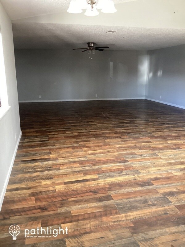 Foto del edificio - 660 Breech Drive SW, Los Lunas, NM, 87031