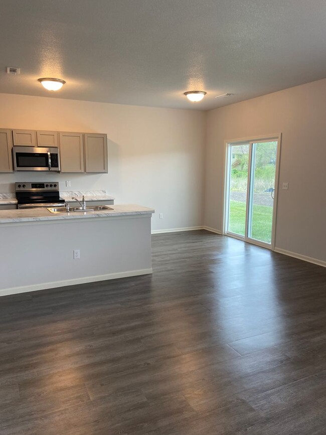 Building Photo - *Pre-leasing* | Three Bedroom | Two and a ...