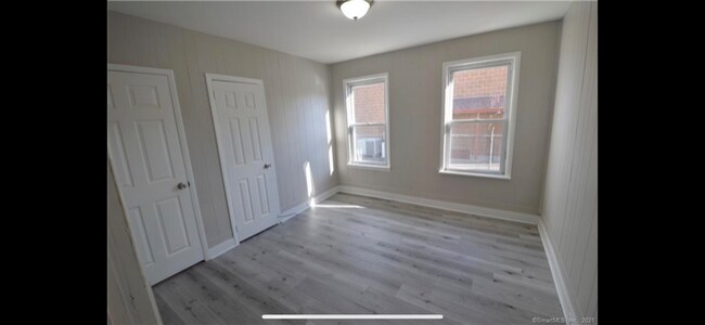Foto del edificio - 495 Carroll Ave