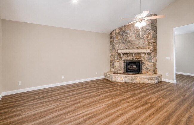 Foto del edificio - 120 Meadowlakes Dr