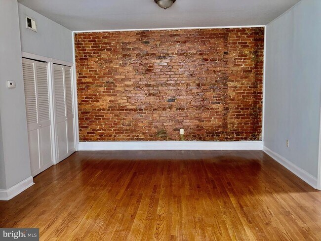 Foto del edificio - 4813 Baltimore Ave