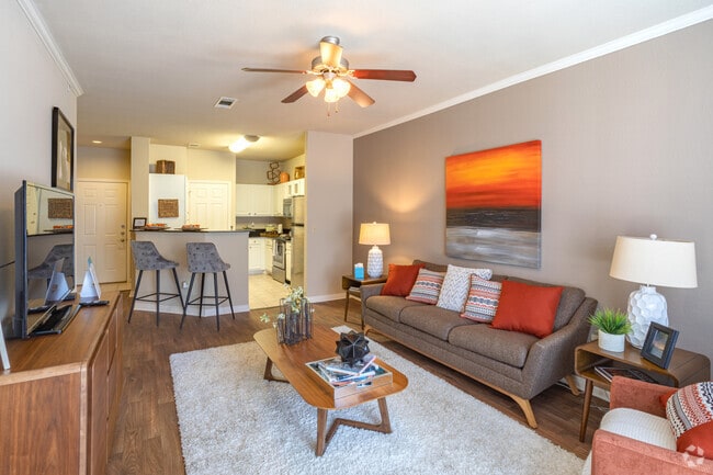 1BR, 1BA - 721SF - Renaissance Uptown