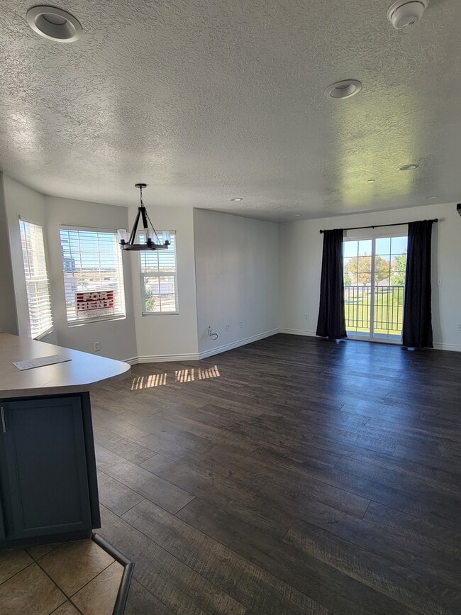 Building Photo - 3969 Romney Park Dr
