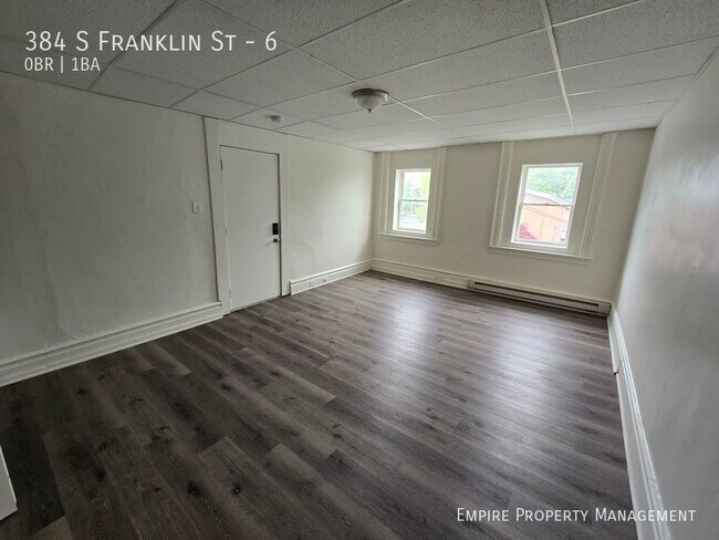 Foto del edificio - Under New Ownership and Management! Brand ...