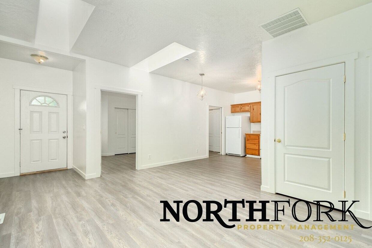 Foto principal - Charming 3-Bedroom Townhome in Prime Nampa...