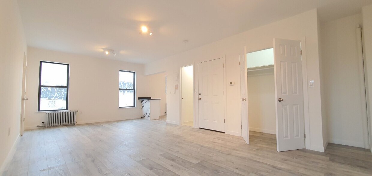 316 McGuinness Blvd Unit 3R, NewYorkCity, NY 11211 Room for Rent in