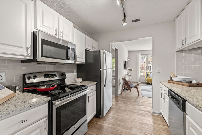 Building Photo - Perimeter 5550