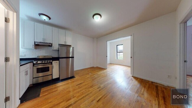 Foto del edificio - 441 W 51st St