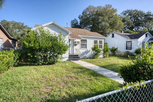 Photo - 1255 Melrose Ave S House