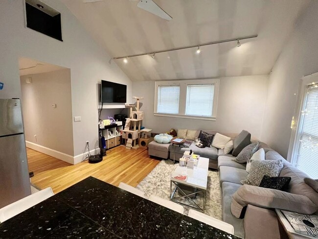 Building Photo - 45 Lincoln St