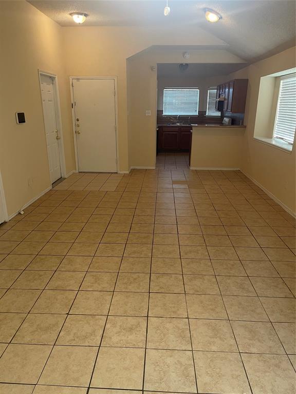 Foto del edificio - 5615 Gineridge Dr