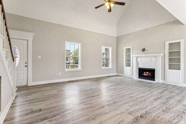 Building Photo - Renovated 5-bedroom 3.5-bathroom home loca...