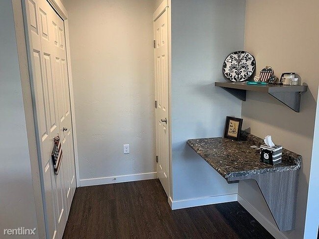 Building Photo - 1 br, 1 bath Apartment - 7107 Enoch Drive