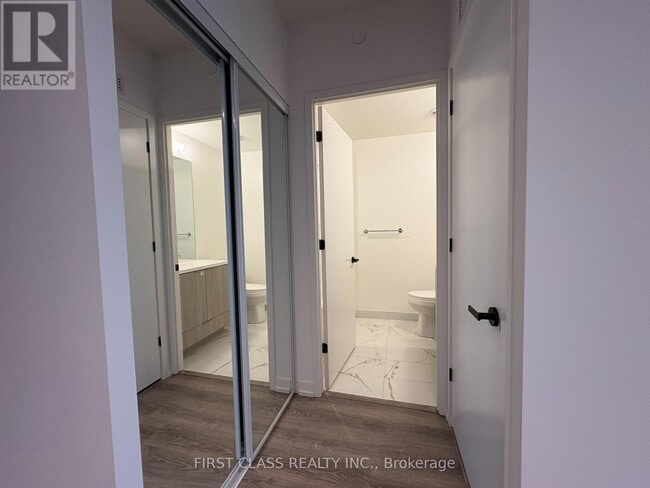 Building Photo - 8 Interchange Wy