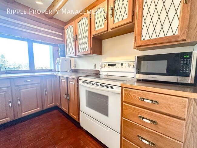 Building Photo - UNIQUE INCREDIBLE 2 BEDS/ 2 BATHS HOUSE WI...