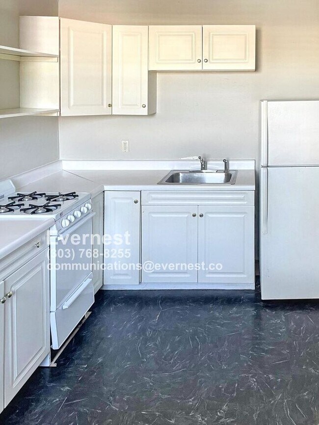 Building Photo - Cozy 1-Bedroom, 1-Bathroom Apartment Near ...