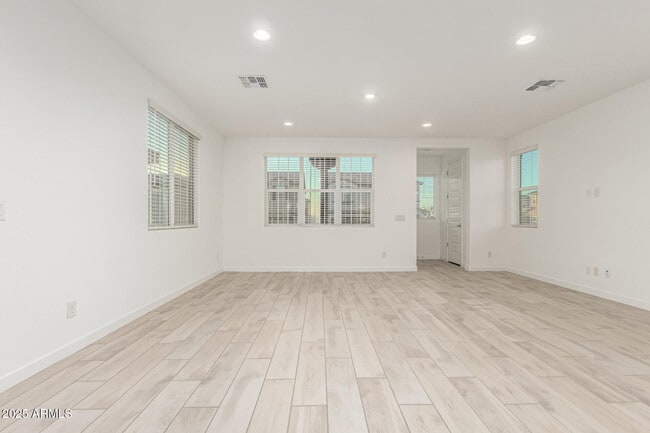 Building Photo - 3305 S Lily