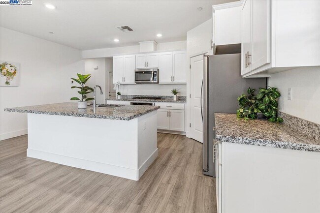 Building Photo - 946 Osprey Dr