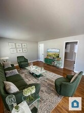 Building Photo - 449 Glen View Ct