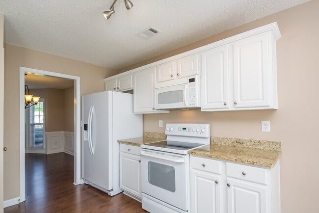 Building Photo - 203 Cleavers Cl