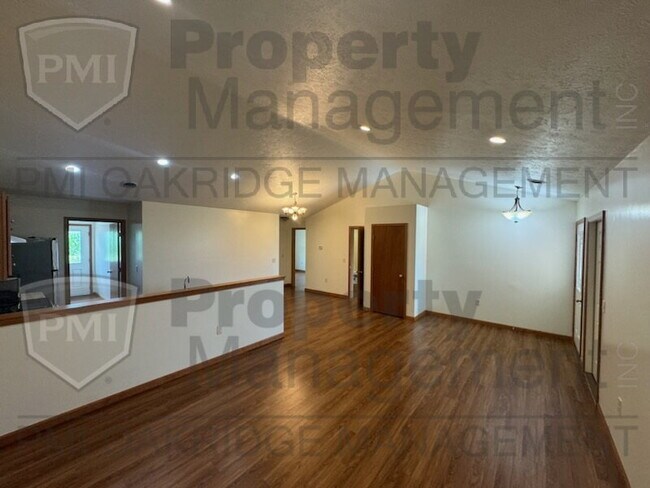 Building Photo - Country 3 Bedroom Apartment with 2 Car Garage
