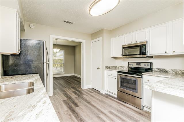 Building Photo - 801 Sandhurst Dr