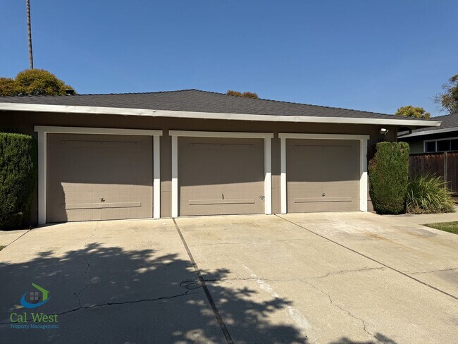 Foto del edificio - 5863/5865 Hillview Ave.
