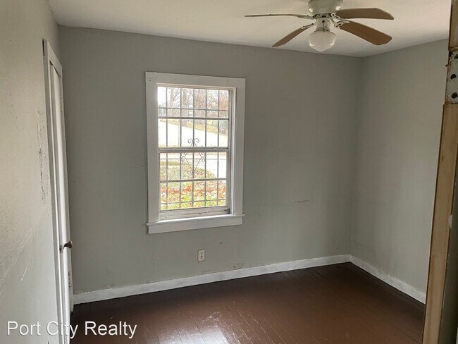 Building Photo - 2 br, 1 bath House - 2727 Myrtle St