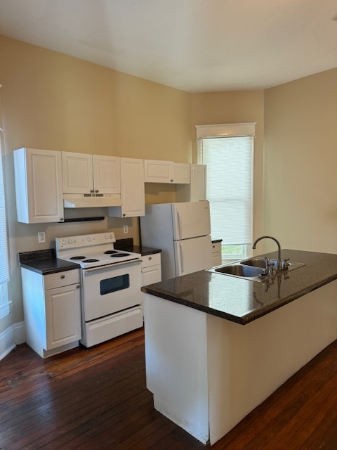 Building Photo - Charming 2BR/1BA spacious home in Nashville!