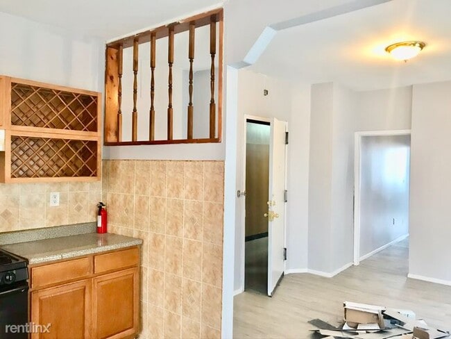 Building Photo - 3 br, 1 bath Townhome - 801 Mt. Prospect Ave.