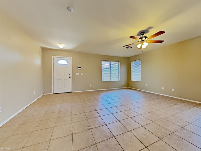 Foto del edificio - 5 br, 3 bath House - 672 W Barrus St