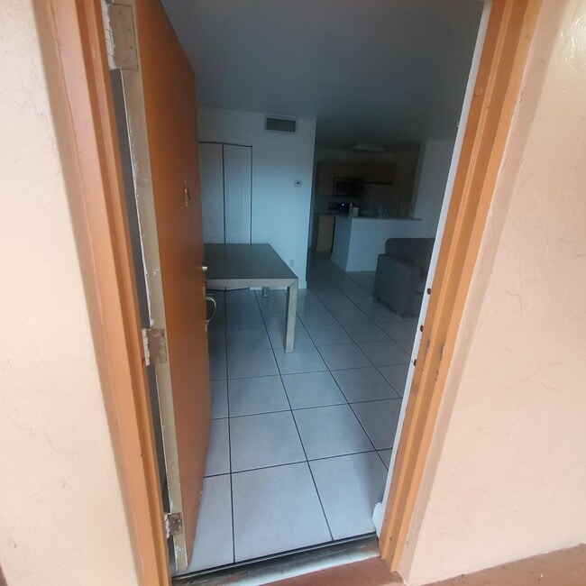 Foto del edificio - 7151 Miami Lakes Dr