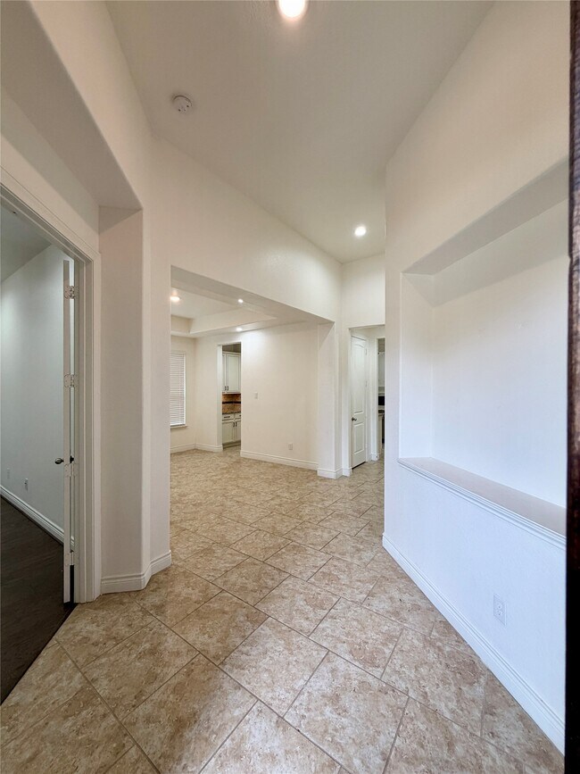 Foto del edificio - 6515 Sterling Shores Ln