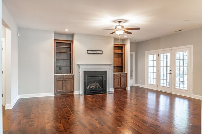 Foto del edificio - 100 Wiregrass Ln