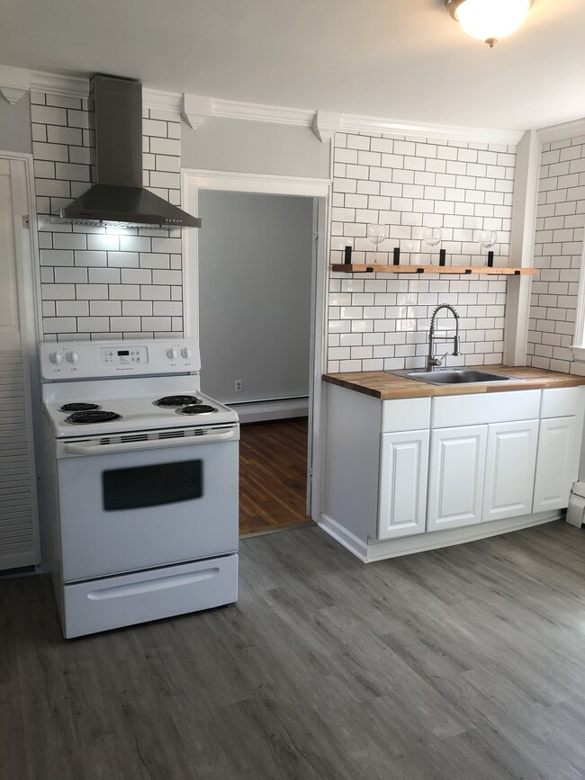 Renovated kitchen - 127 Front St