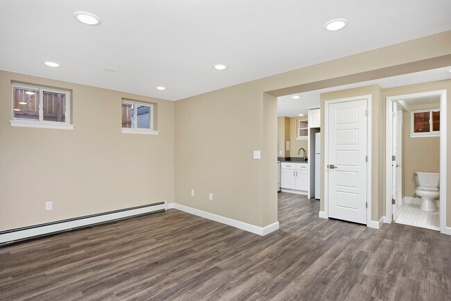 Living area open to kitchen - 915 Clarkson Street