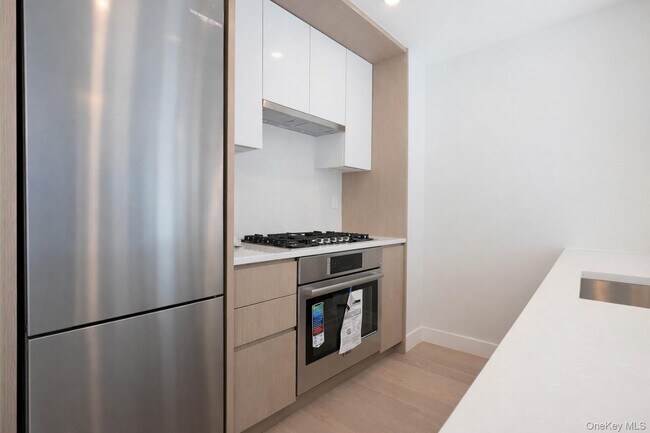 Foto del edificio - 38-20 Parsons Blvd